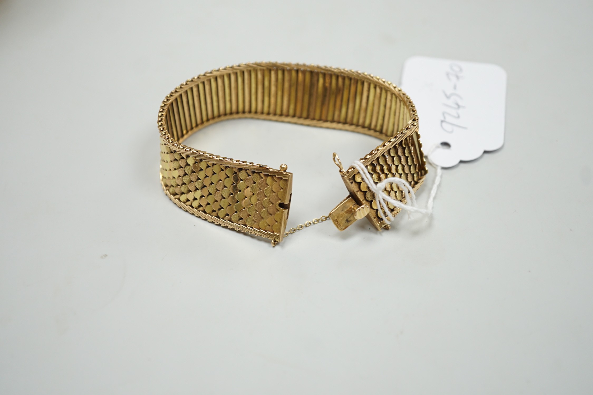 A modern three colour 18kt 'fish scale' link bracelet, approx. 18cm, 53.5 grams.